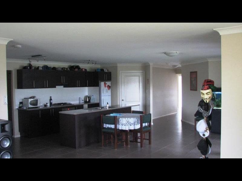 2 Garland Place, Young - Thumbnail 2