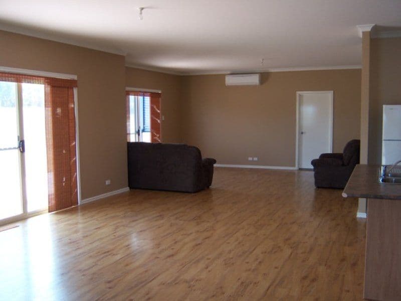 112 Burges Road, BEACHLANDS WA 6530, Beachlands - Thumbnail 5