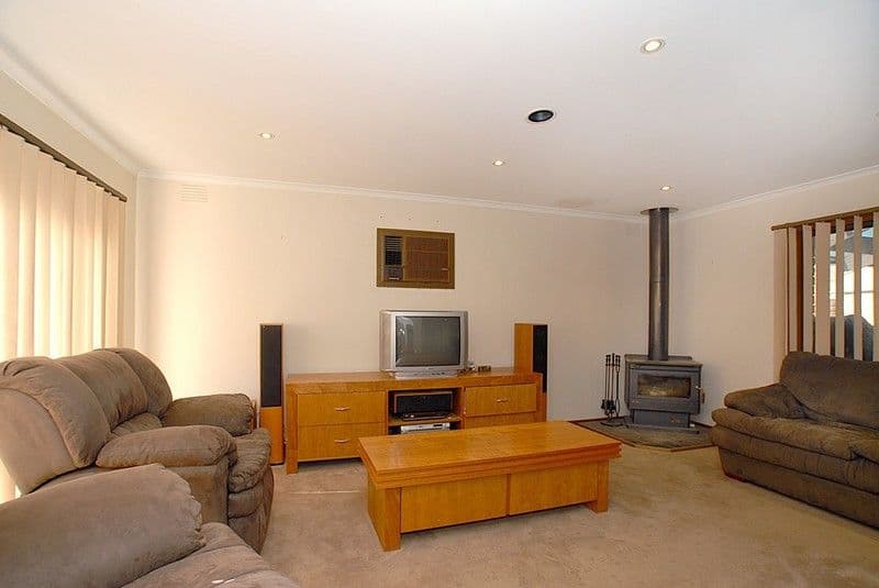 34 Eildon Parade, ROWVILLE VIC 3178, Rowville - Thumbnail 2