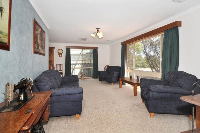 11 Kneebone Street, BONYTHON ACT 2905, Bonython - Thumbnail 2
