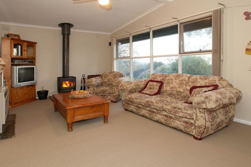 16 Clematis Avenue, FERNTREE GULLY VIC 3156, Ferntree Gully - Thumbnail 2