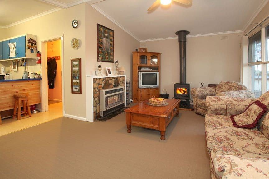 16 Clematis Avenue, FERNTREE GULLY VIC 3156, Ferntree Gully - Thumbnail 3
