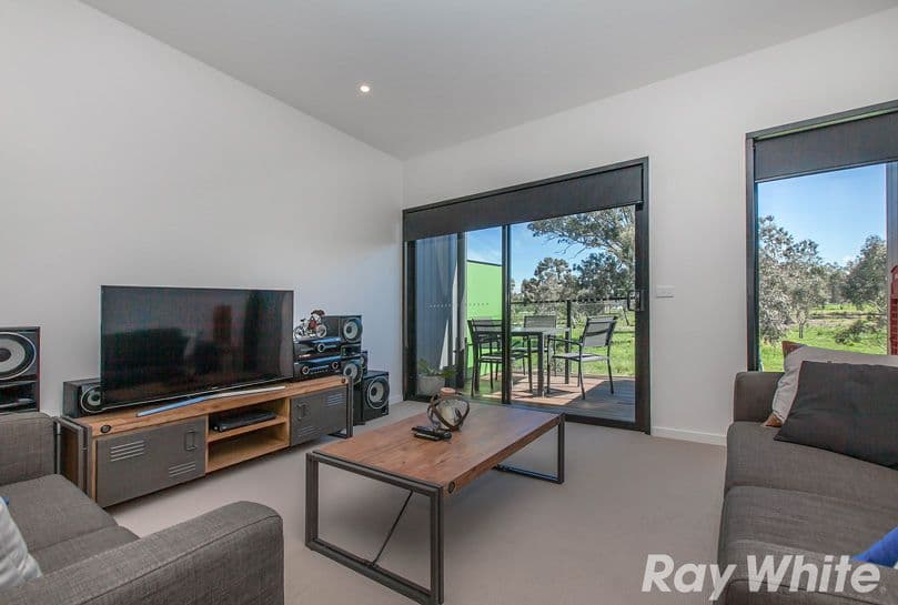 15 Albany Road, Mill Park VIC 3082, Mill Park - Thumbnail 4
