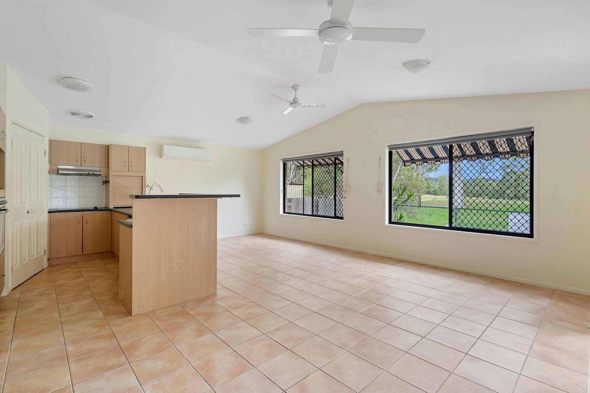 17 Fairway Drive, Meadowbrook QLD 4131, Meadowbrook - Thumbnail 5