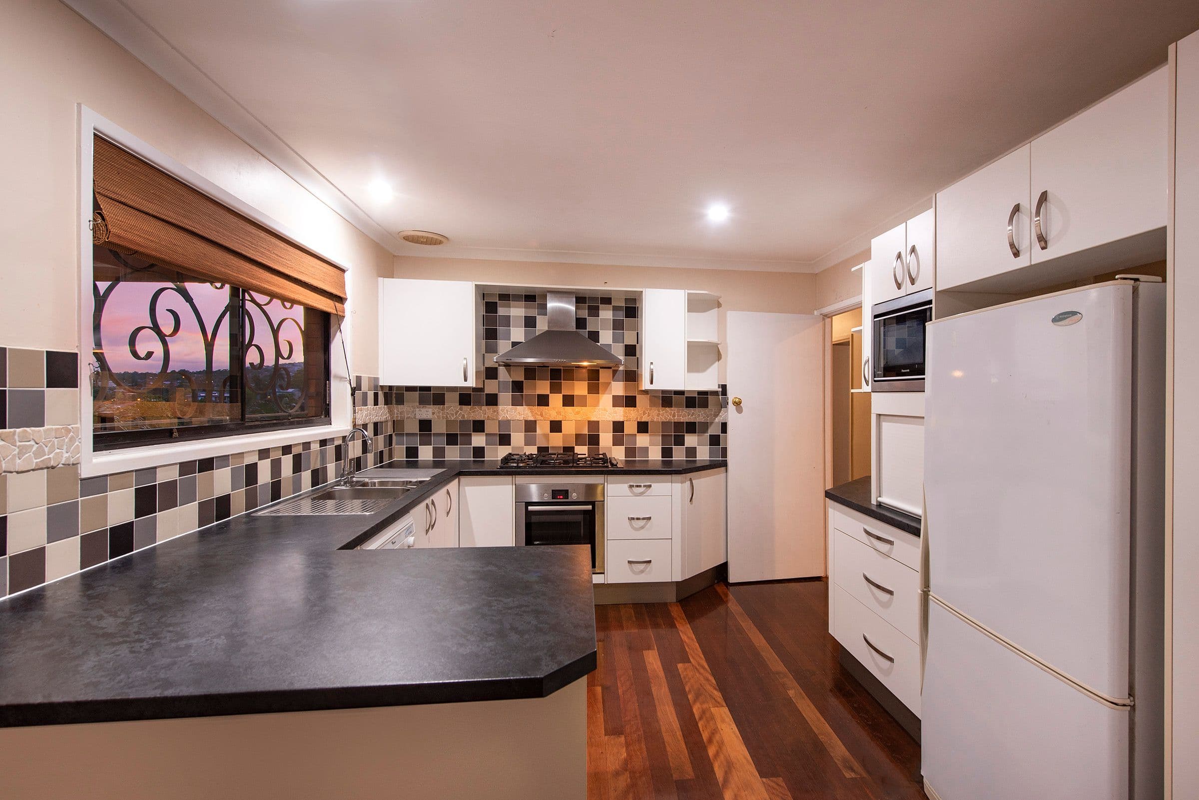 10 Lorinya Street, Mansfield QLD 4122, Mansfield - Thumbnail 4