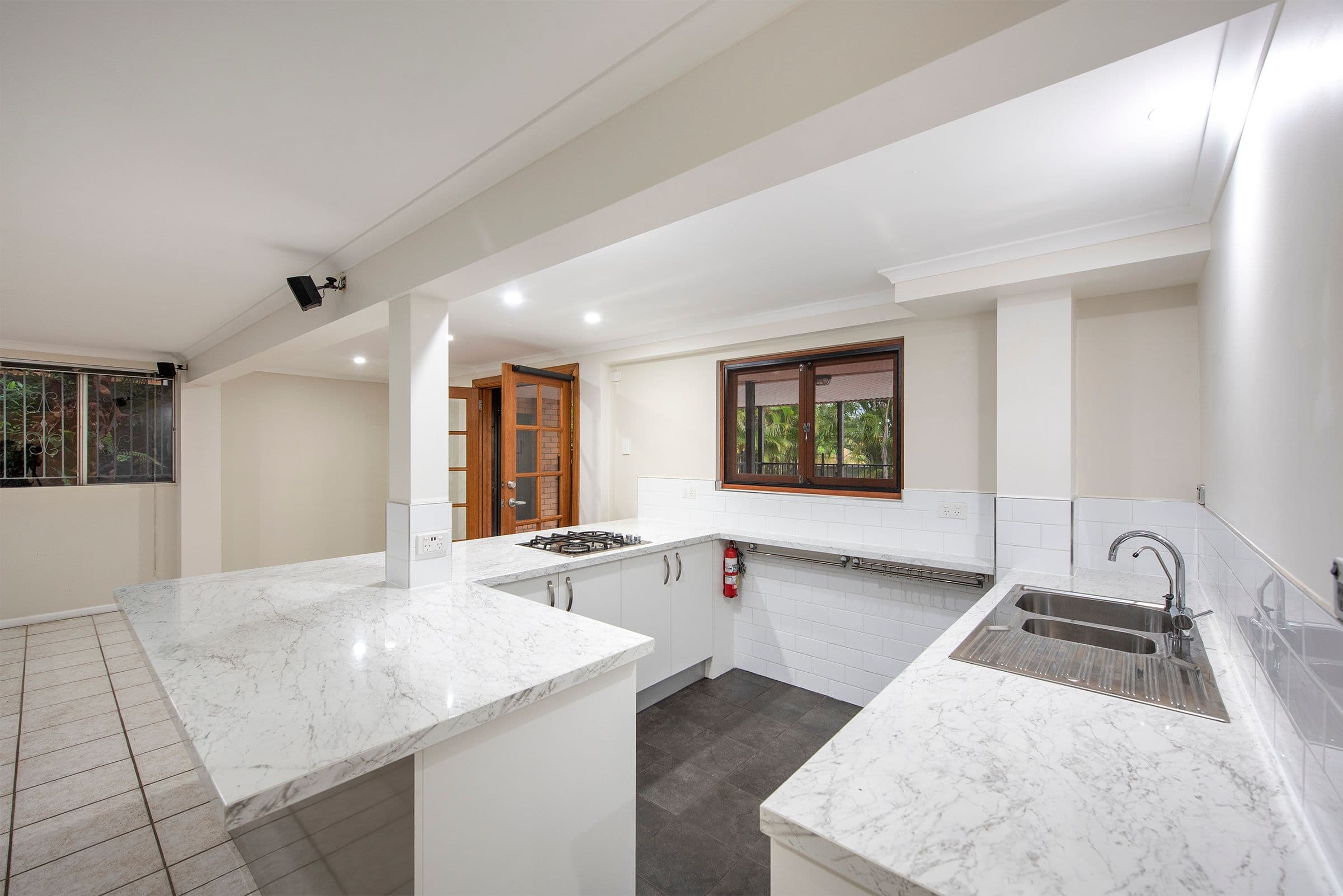 10 Lorinya Street, Mansfield QLD 4122, Mansfield - Thumbnail 7