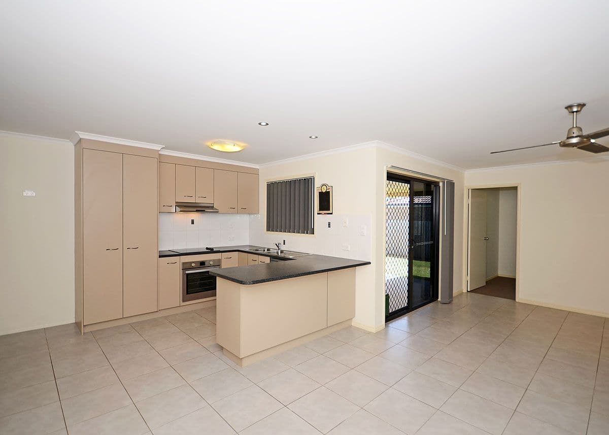 8 Zircon Street, Urangan QLD 4655, Urangan - Thumbnail 3