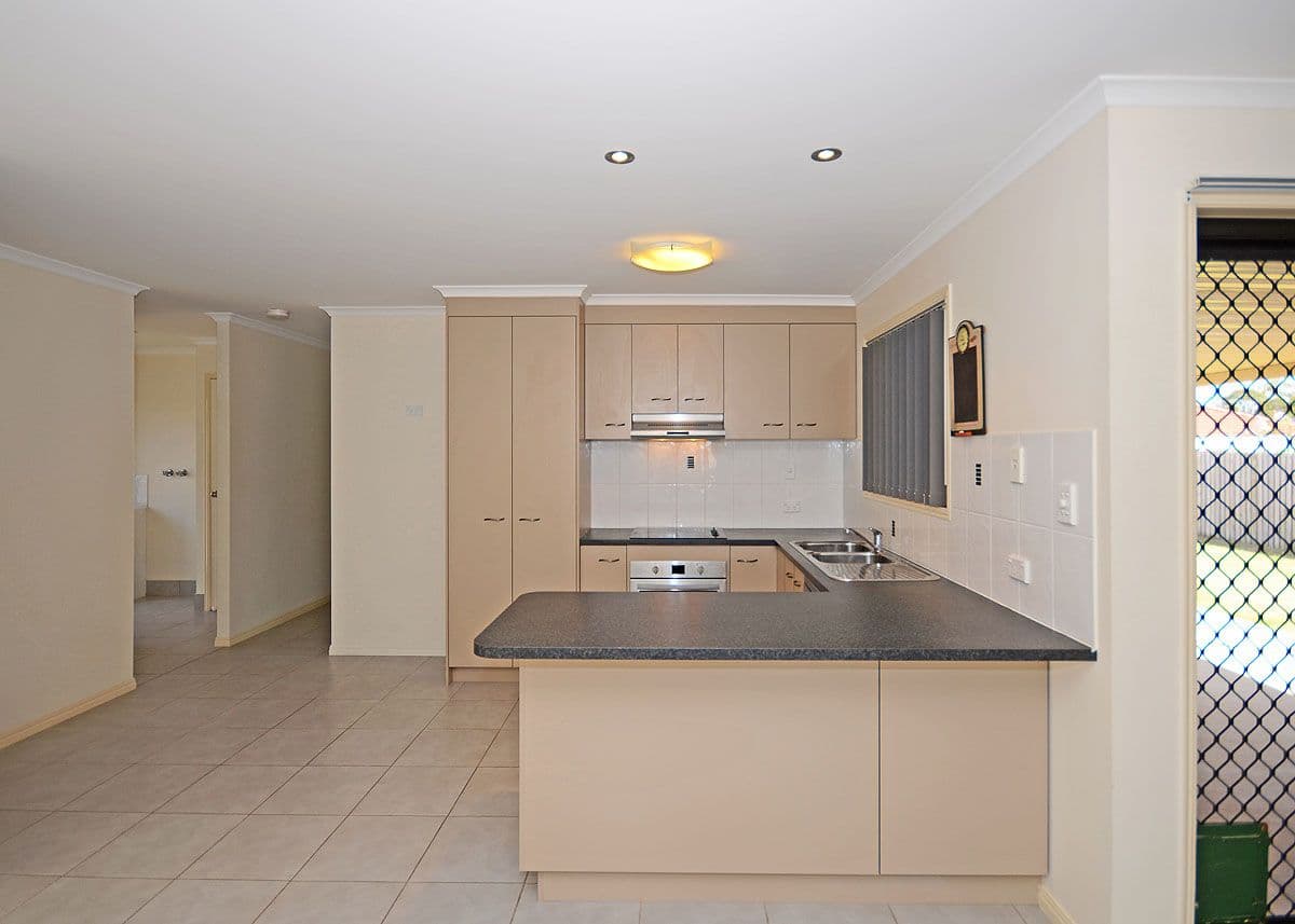 8 Zircon Street, Urangan QLD 4655, Urangan - Thumbnail 8