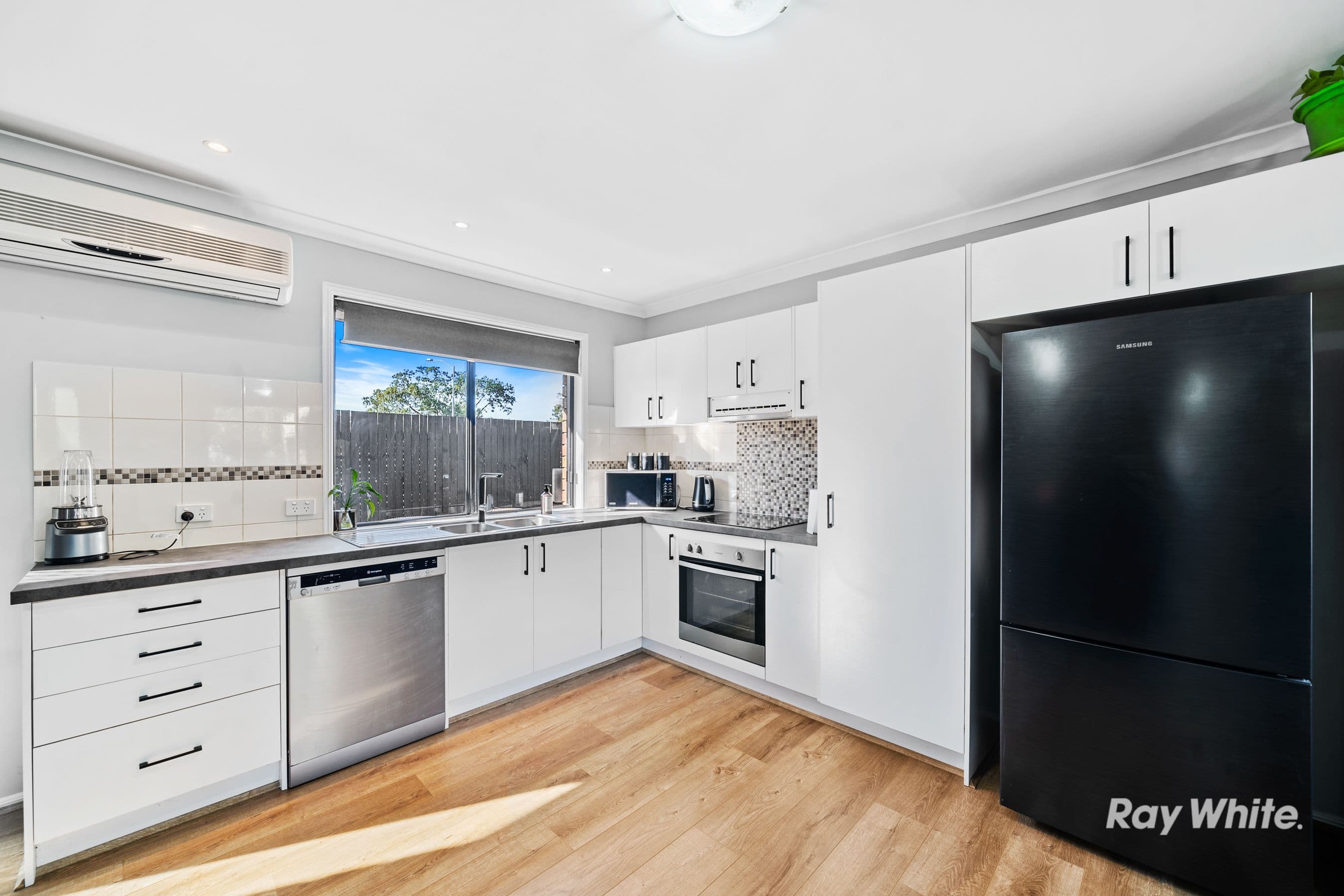 8 Brooke Street, Crestmead QLD 4132, Crestmead - Thumbnail 2