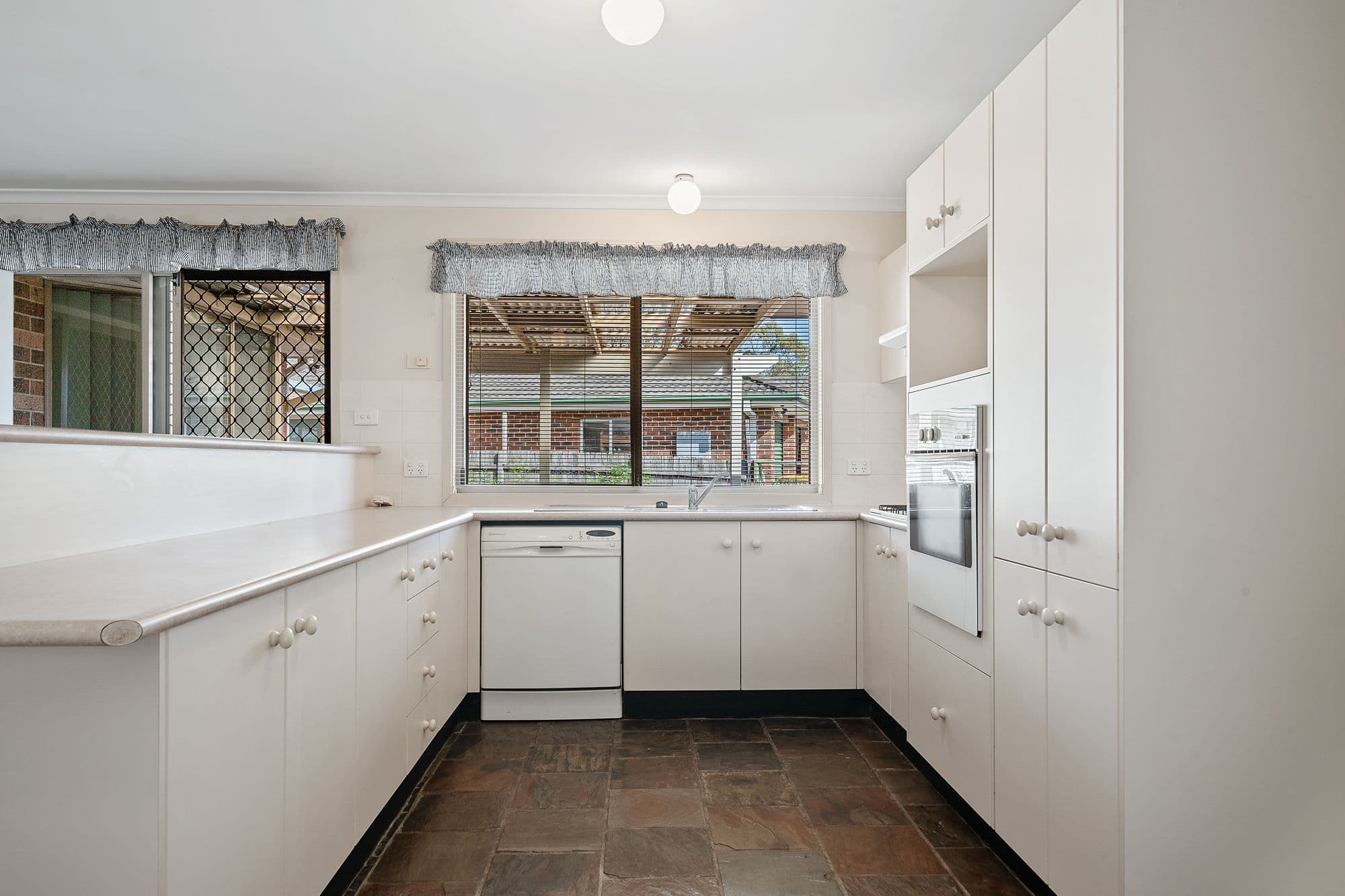 27 Illawarra Circuit, Worrigee NSW 2540, Worrigee - Thumbnail 3