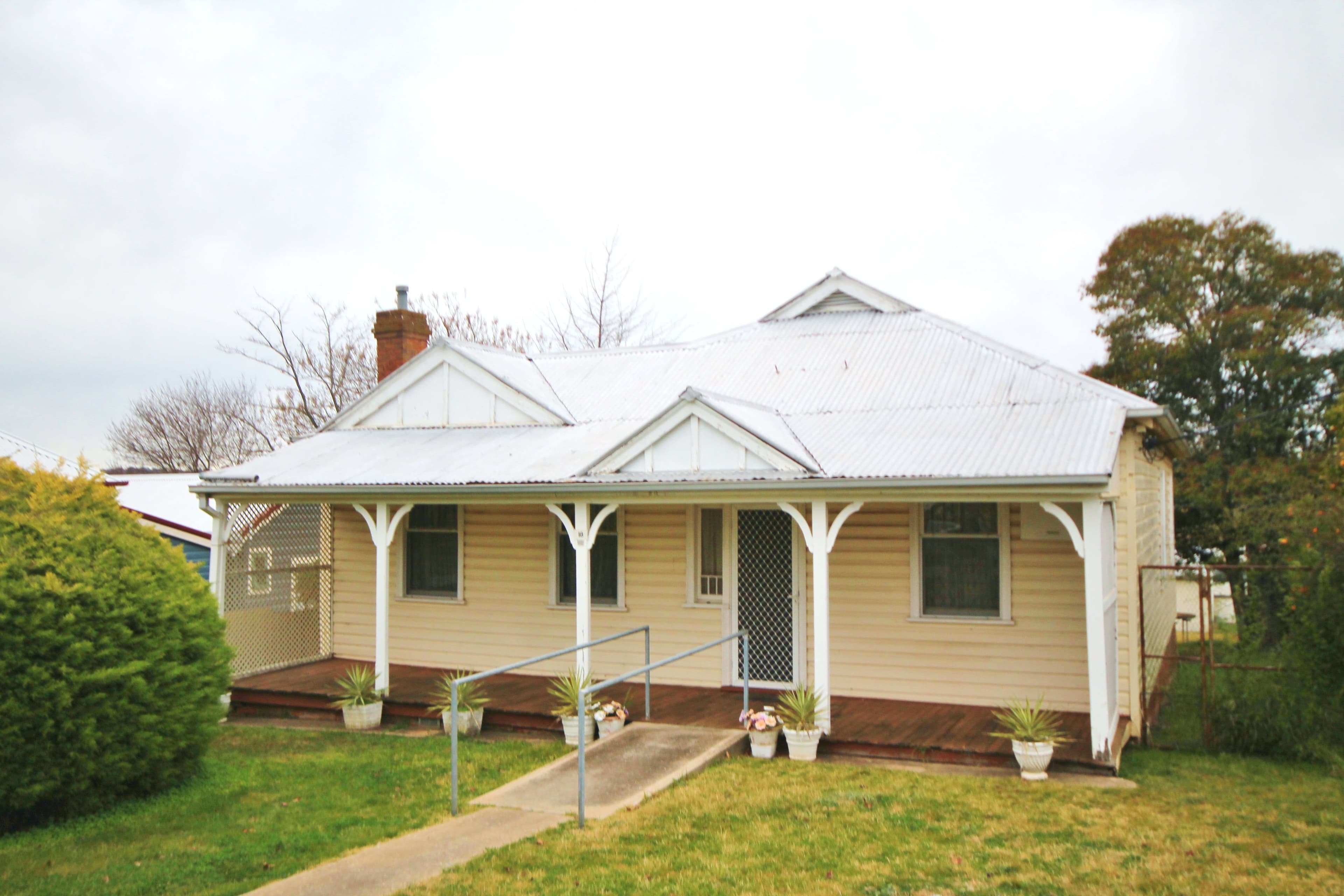 18 Campbell Street, Young - Image 1