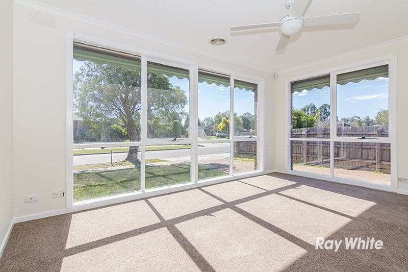 10 Gregory Court, Cranbourne North VIC 3977, Cranbourne North - Thumbnail 2