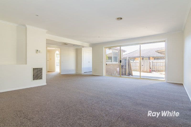 10 Gregory Court, Cranbourne North VIC 3977, Cranbourne North - Thumbnail 3