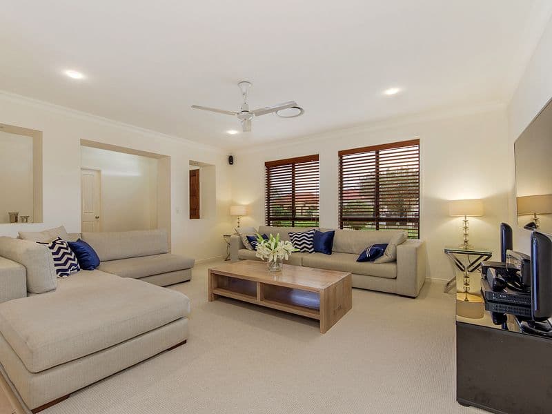 15 Dallow Crescent, Helensvale QLD 4212, Helensvale - Thumbnail 3