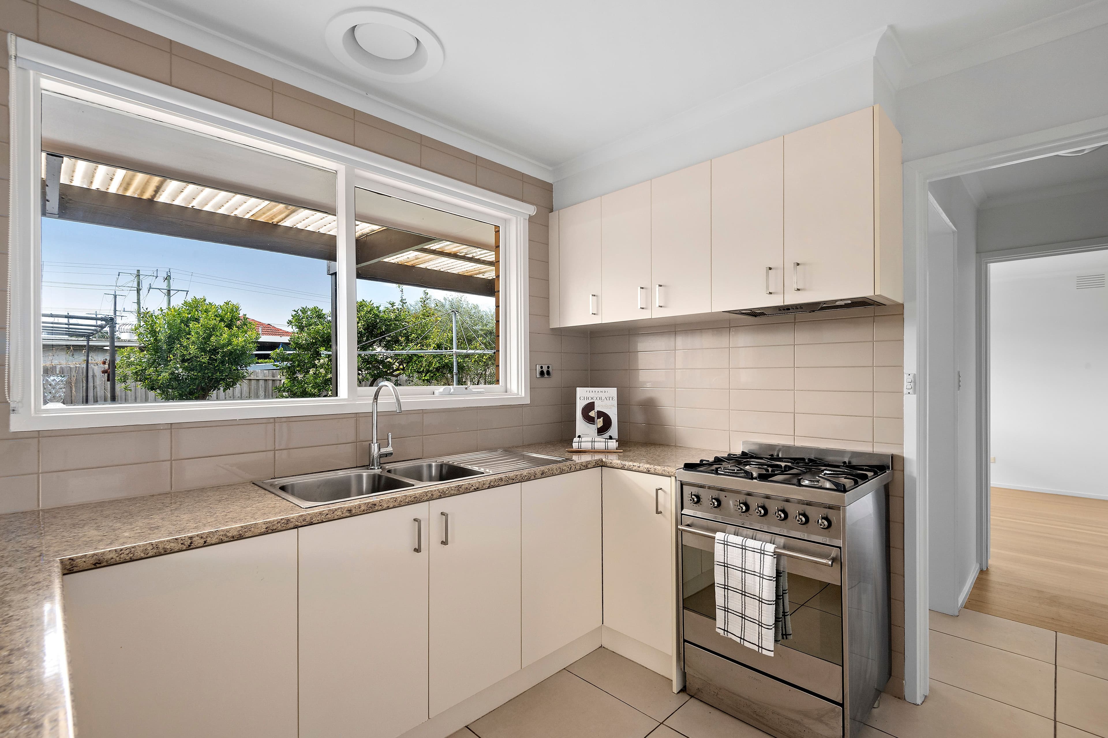 7 Nicole Avenue, Springvale South VIC 3172, Springvale South - Thumbnail 3