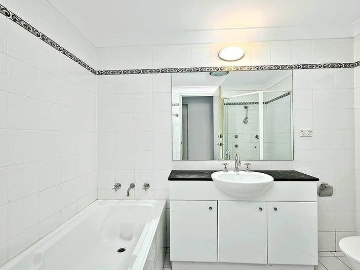 205/10 Wentworth Drive, Liberty Grove, Liberty Grove - Thumbnail 5