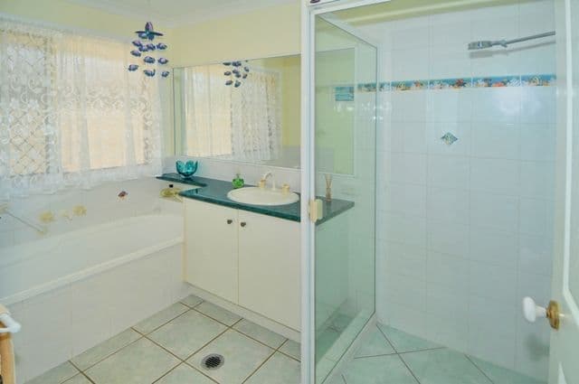 2 Rosslare Street, CALOUNDRA WEST QLD 4551, Caloundra West - Thumbnail 8