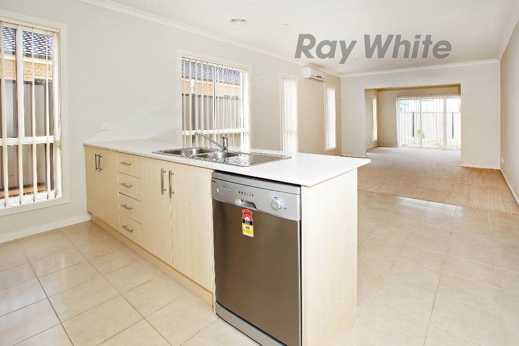 33 Bliss Street, Point Cook VIC 3030, Point Cook - Thumbnail 5