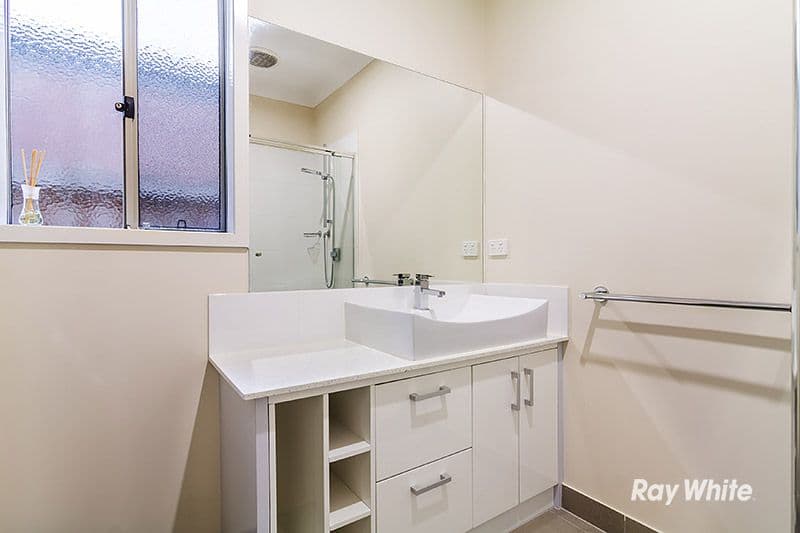 23 Paxford Drive, Cranbourne North VIC 3977, Cranbourne North - Thumbnail 3