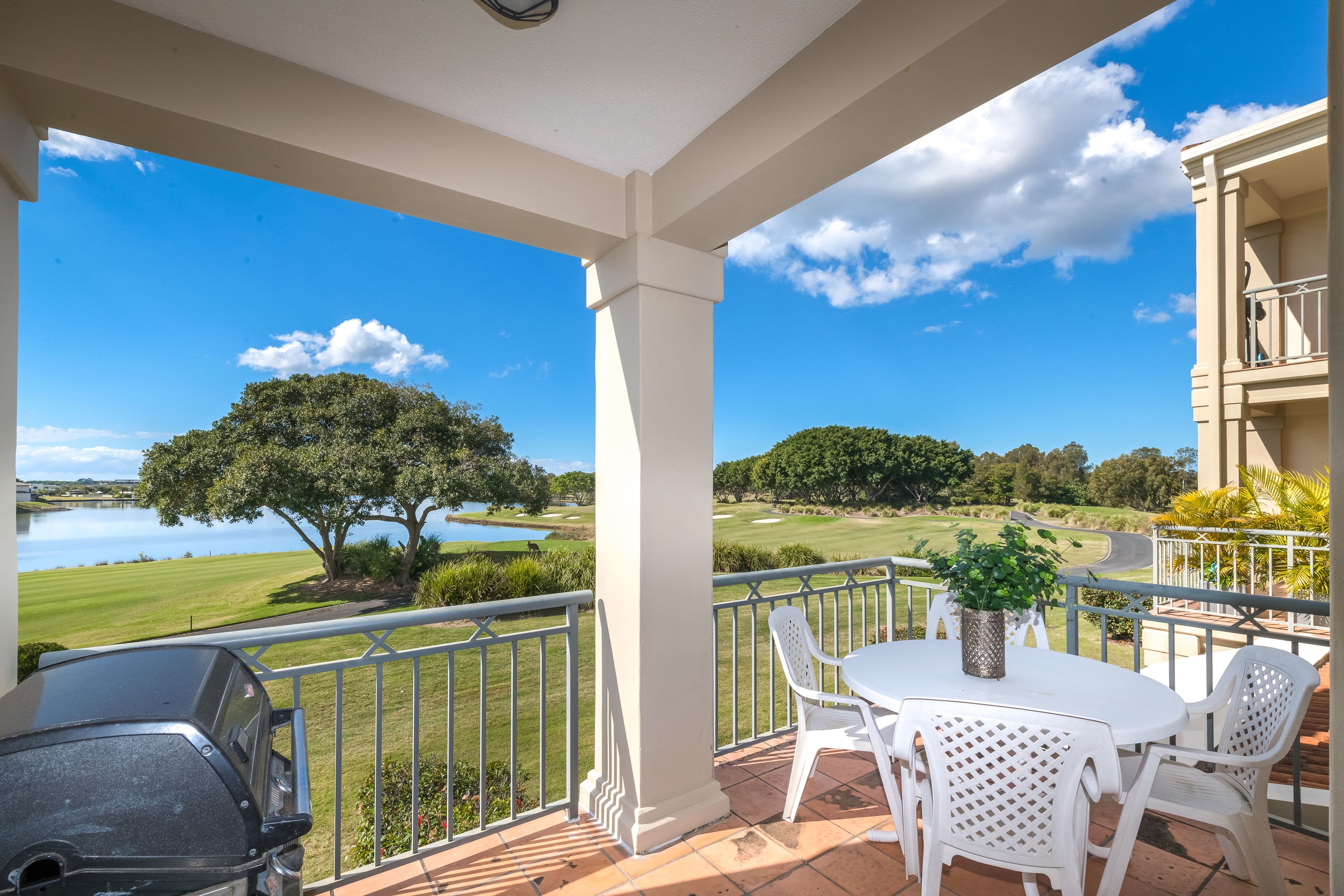 8334 Magnolia Drive East, Hope Island QLD 4212, Hope Island - Thumbnail 2