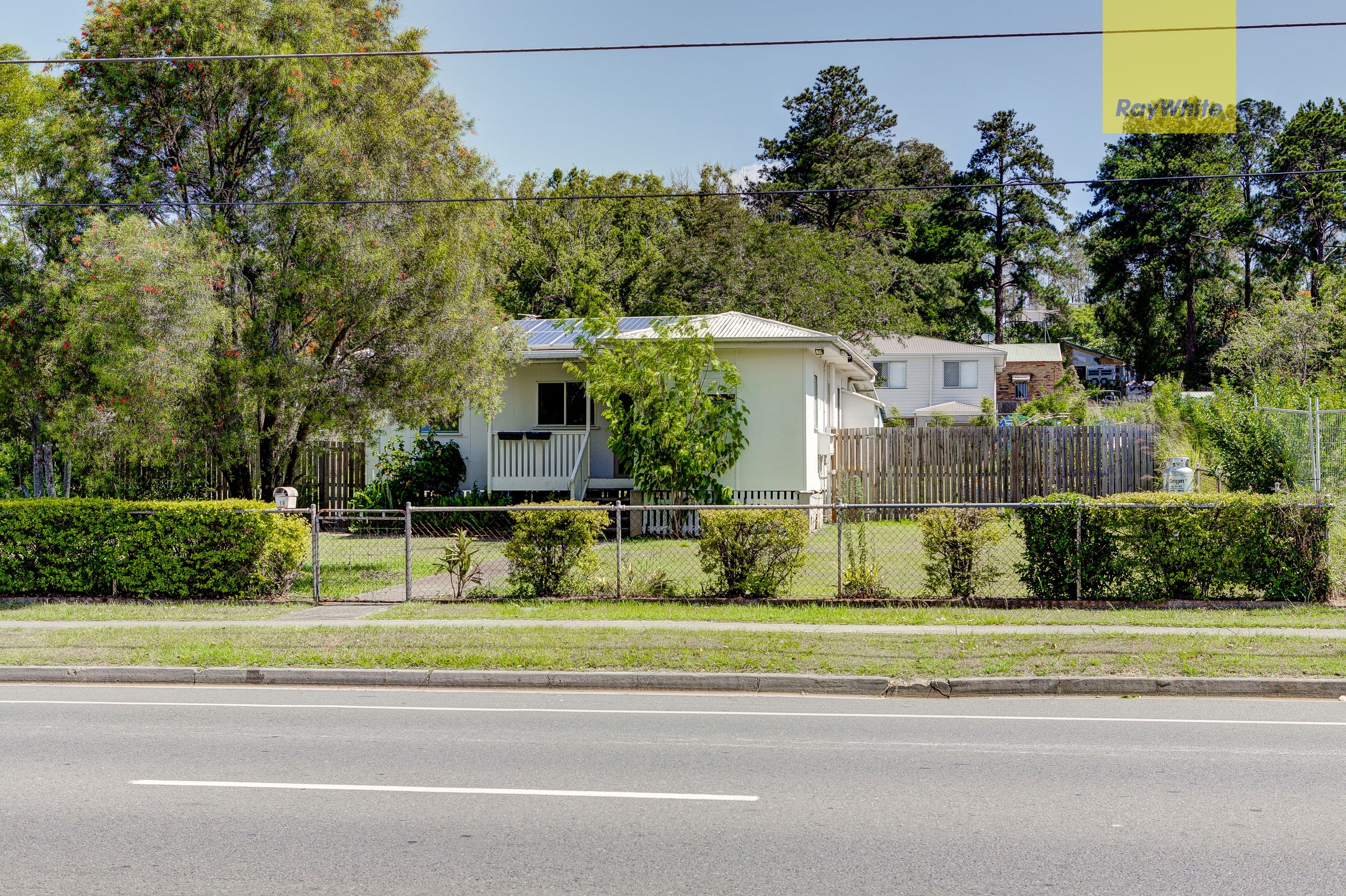 16 Juers Street, Kingston QLD 4114, Kingston - Thumbnail 2