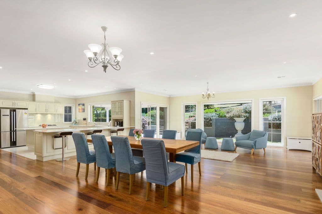 6 Greyleaves Avenue, Burradoo - Image 1