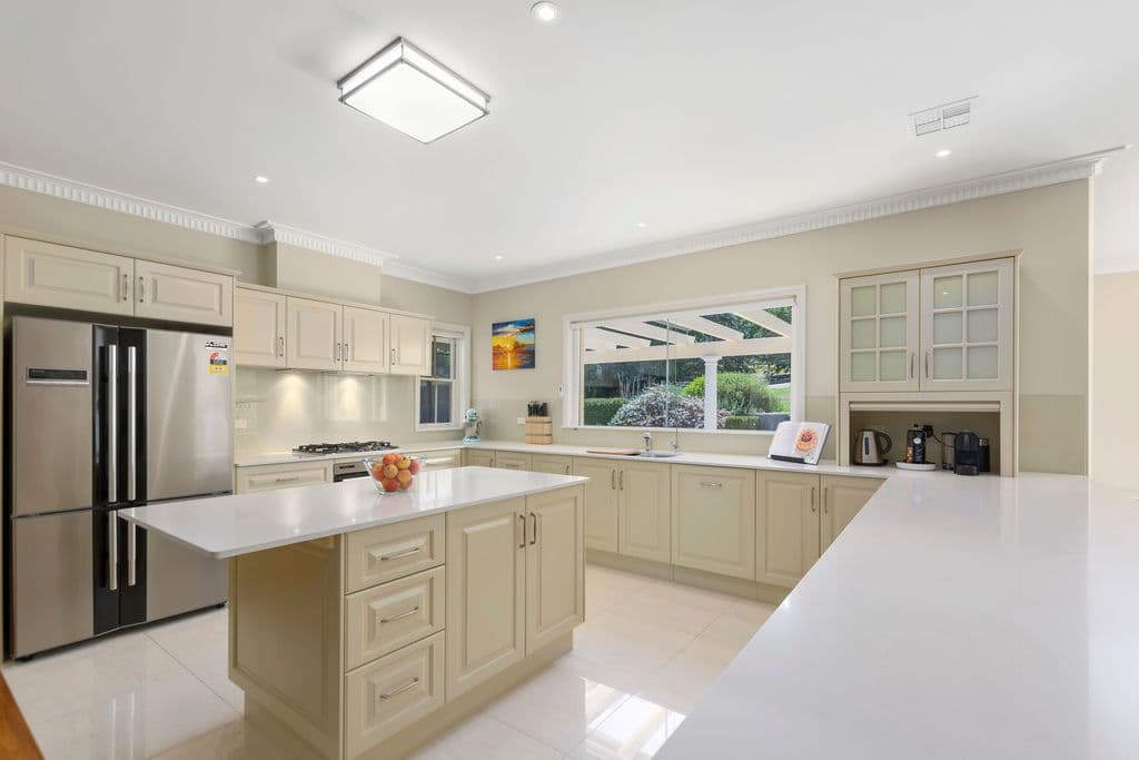 6 Greyleaves Avenue, Burradoo - Thumbnail 2