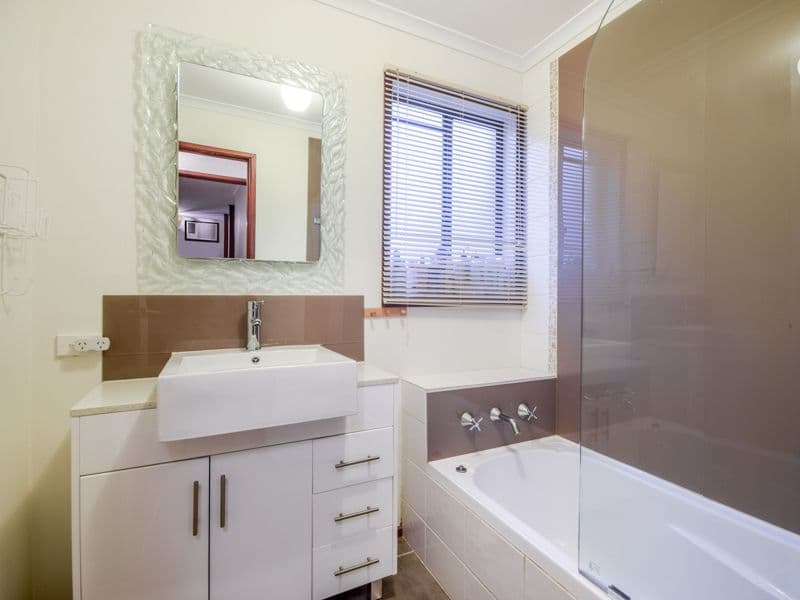 19 Tulloch Avenue, KURUNJANG VIC 3337, Kurunjang - Thumbnail 7