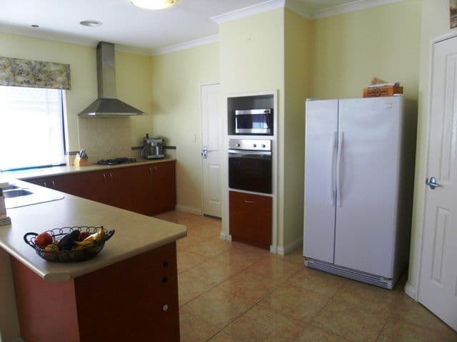 2 Leicester Crescent, CANNING VALE WA 6155, Canning Vale - Thumbnail 6