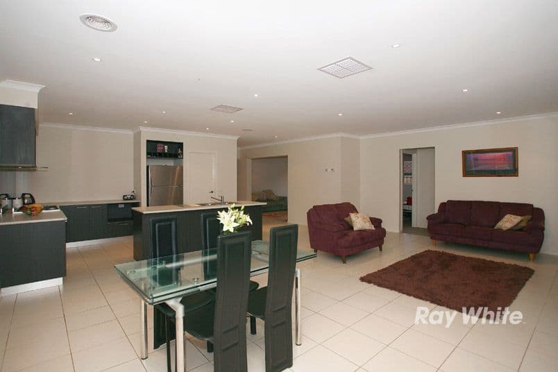 182 Linsell Boulevard, CRANBOURNE EAST VIC 3977, Cranbourne East - Thumbnail 4