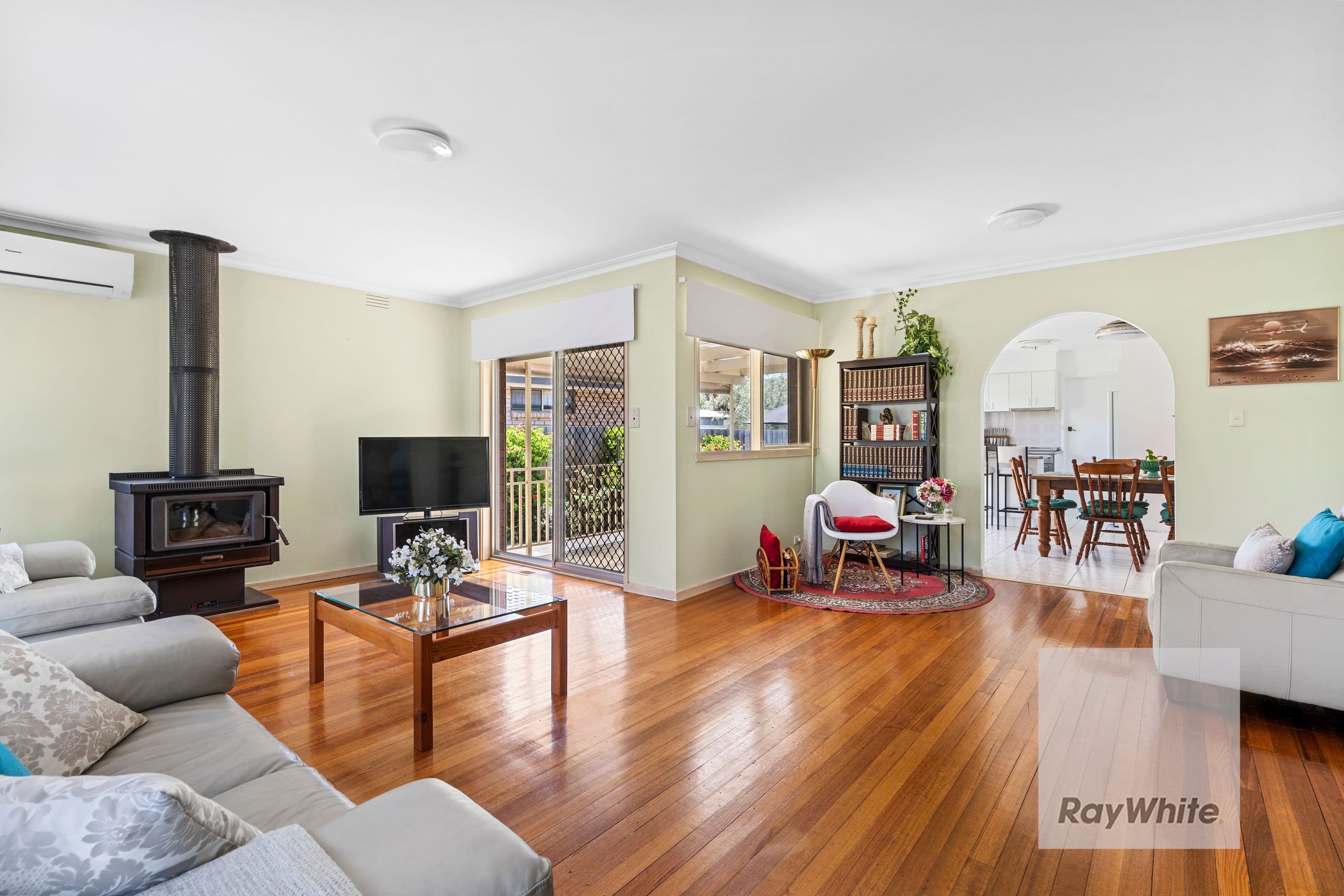 10 Chaucer Crescent, Bundoora VIC 3083, Bundoora - Thumbnail 2