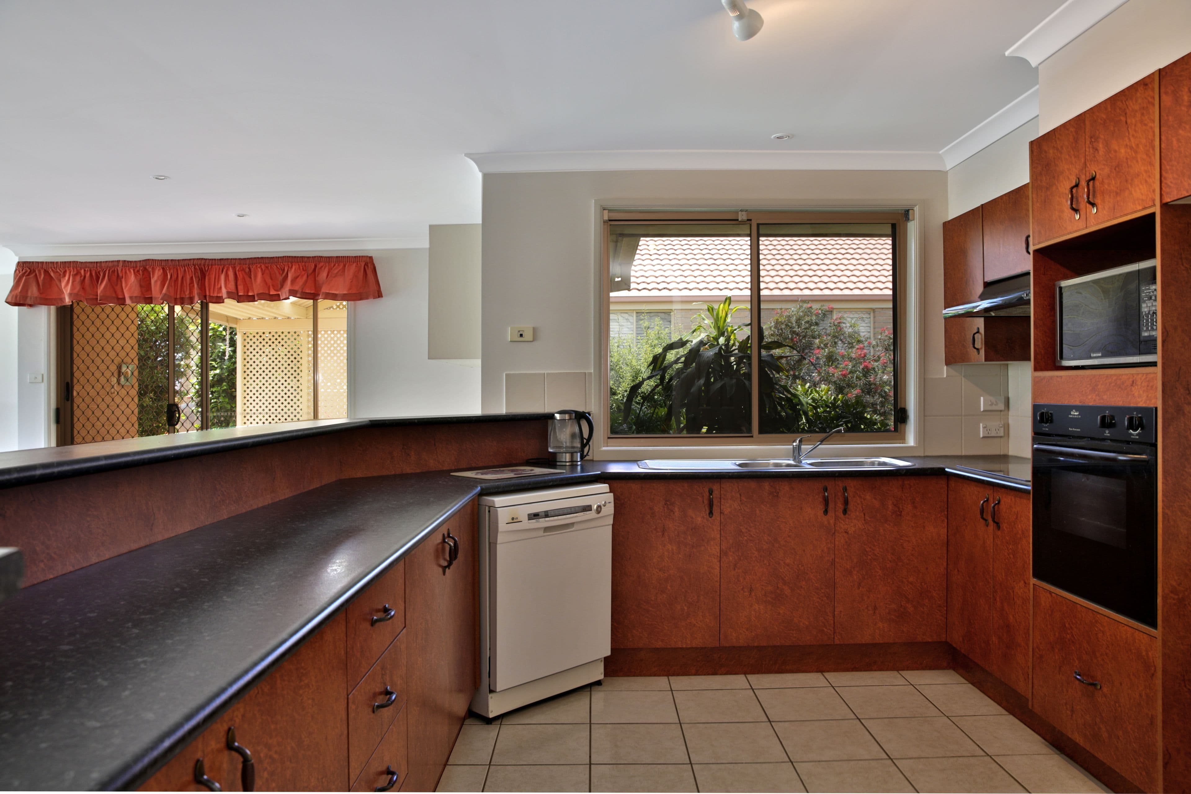 71 Sheraton Circuit, Bomaderry - Thumbnail 4