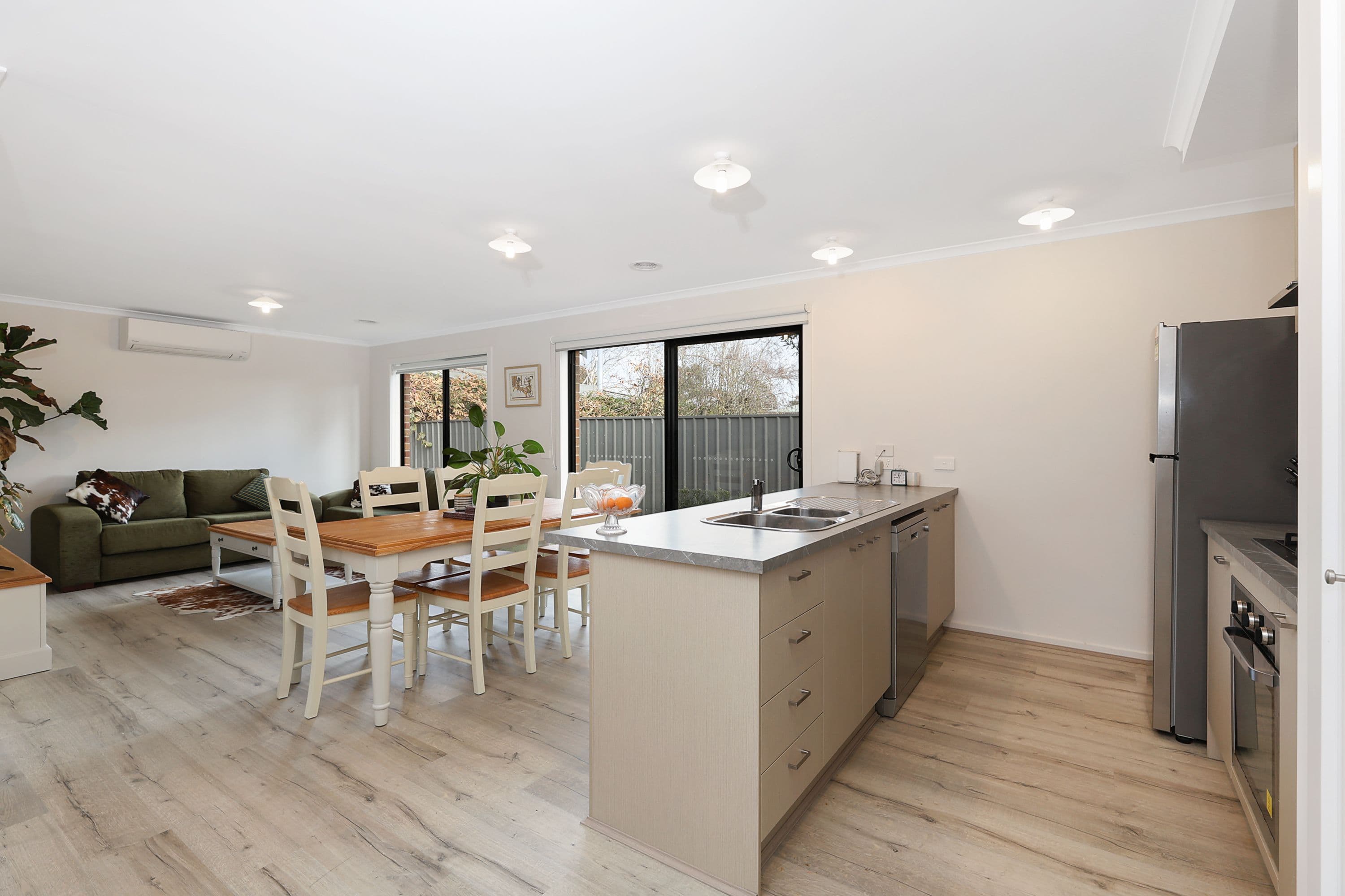 28 Talbot Street, Camperdown VIC 3260, Camperdown - Thumbnail 2