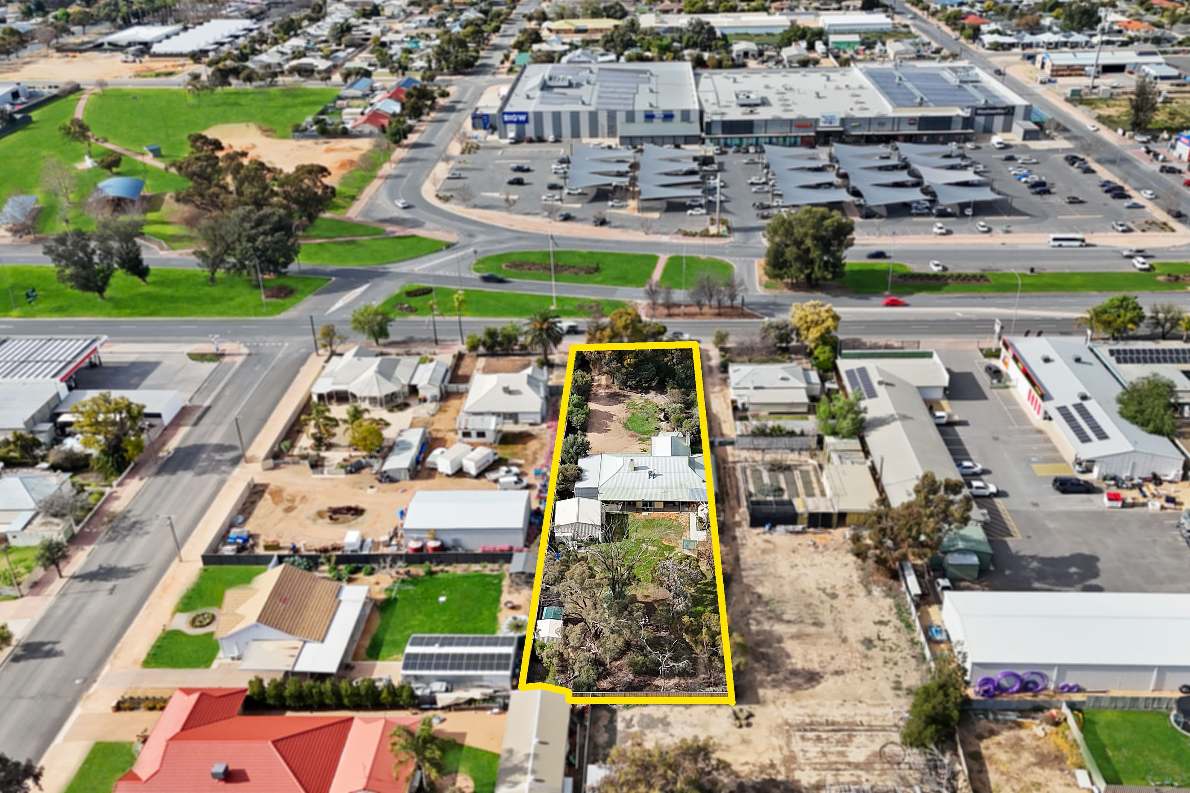 226 Renmark Avenue, Renmark SA 5341, Renmark - Thumbnail 2