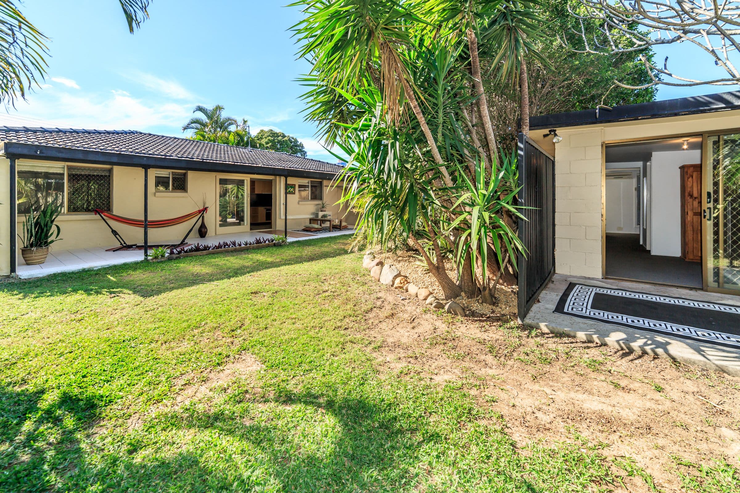 11 Boongala Road, Broadbeach Waters QLD 4218, Broadbeach Waters - Thumbnail 2