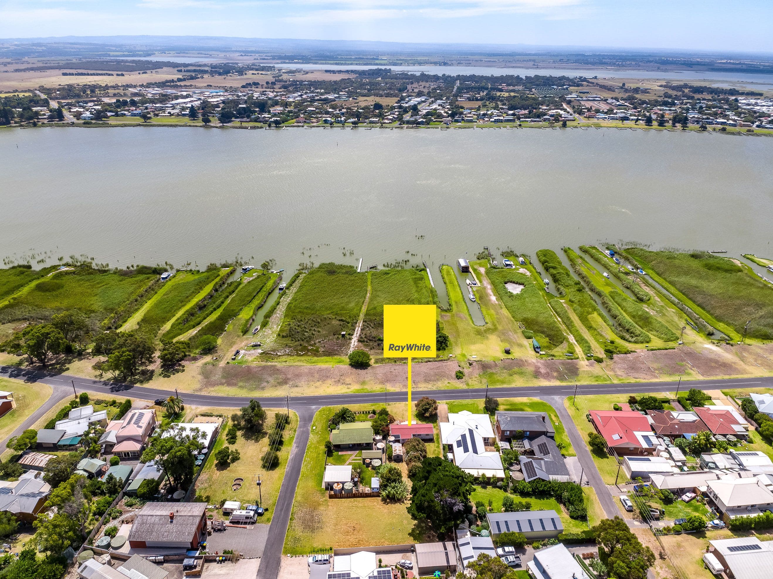 79 Captain Sturt Parade, Hindmarsh Island SA 5214, Hindmarsh Island - Thumbnail 2