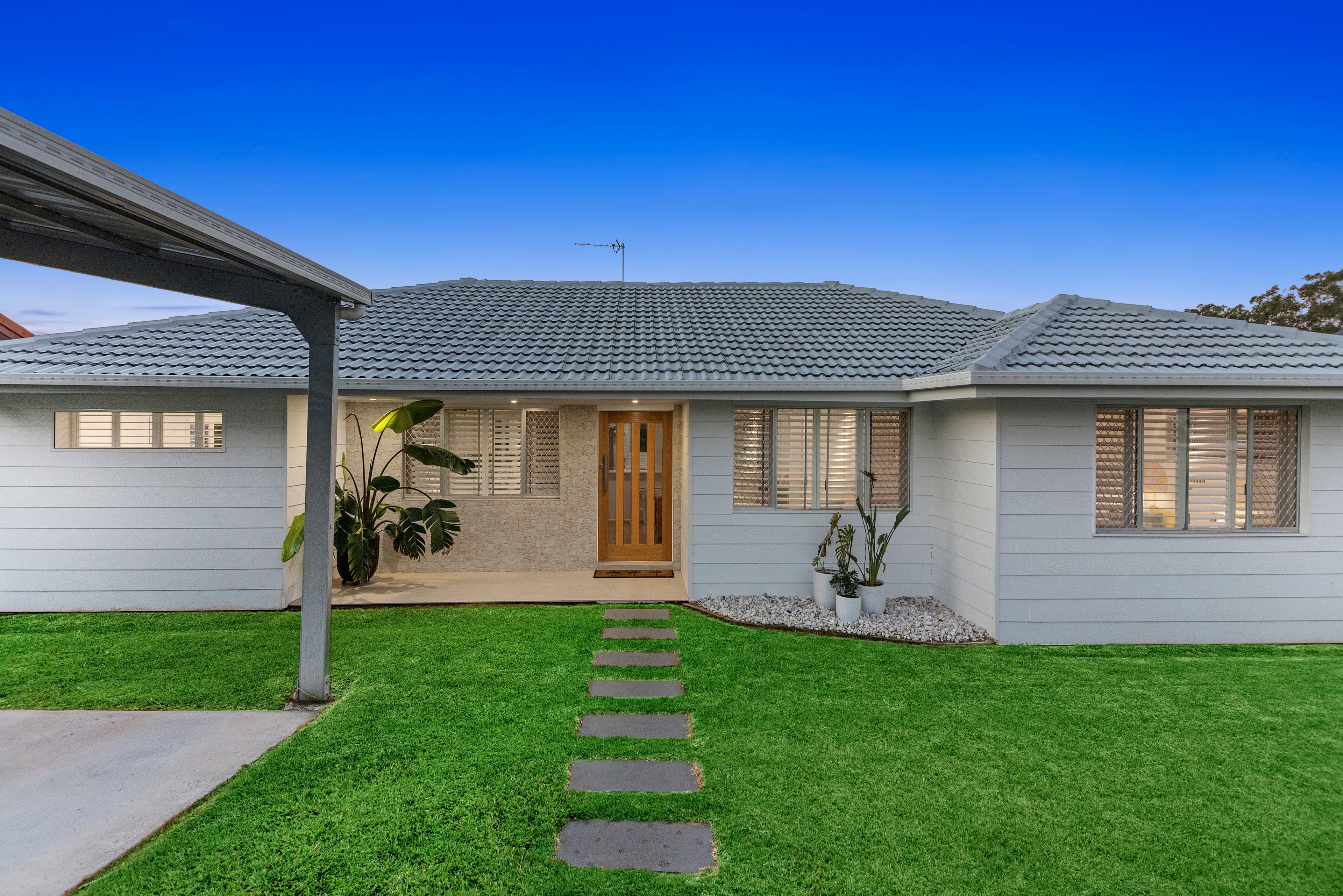 11 Mitchell Avenue, Molendinar QLD 4214, Molendinar - Thumbnail 2