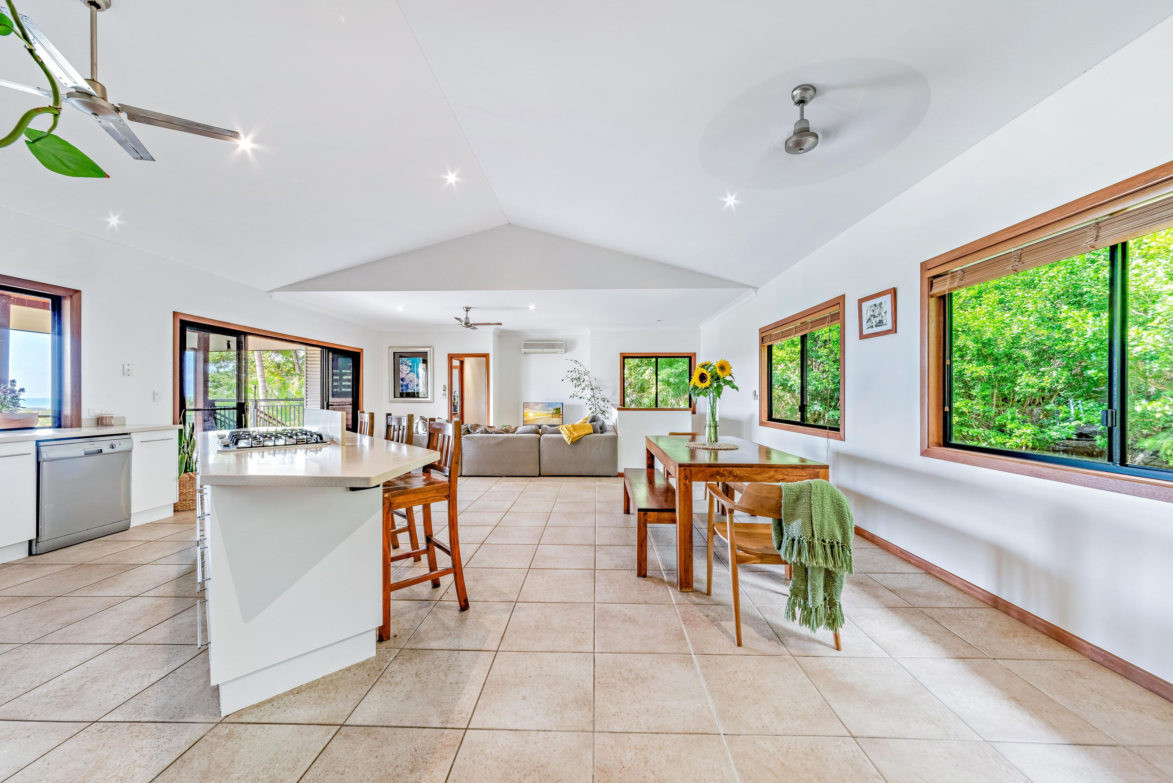 132 Stanley Drive, Cannonvale QLD 4802, Cannonvale - Thumbnail 4