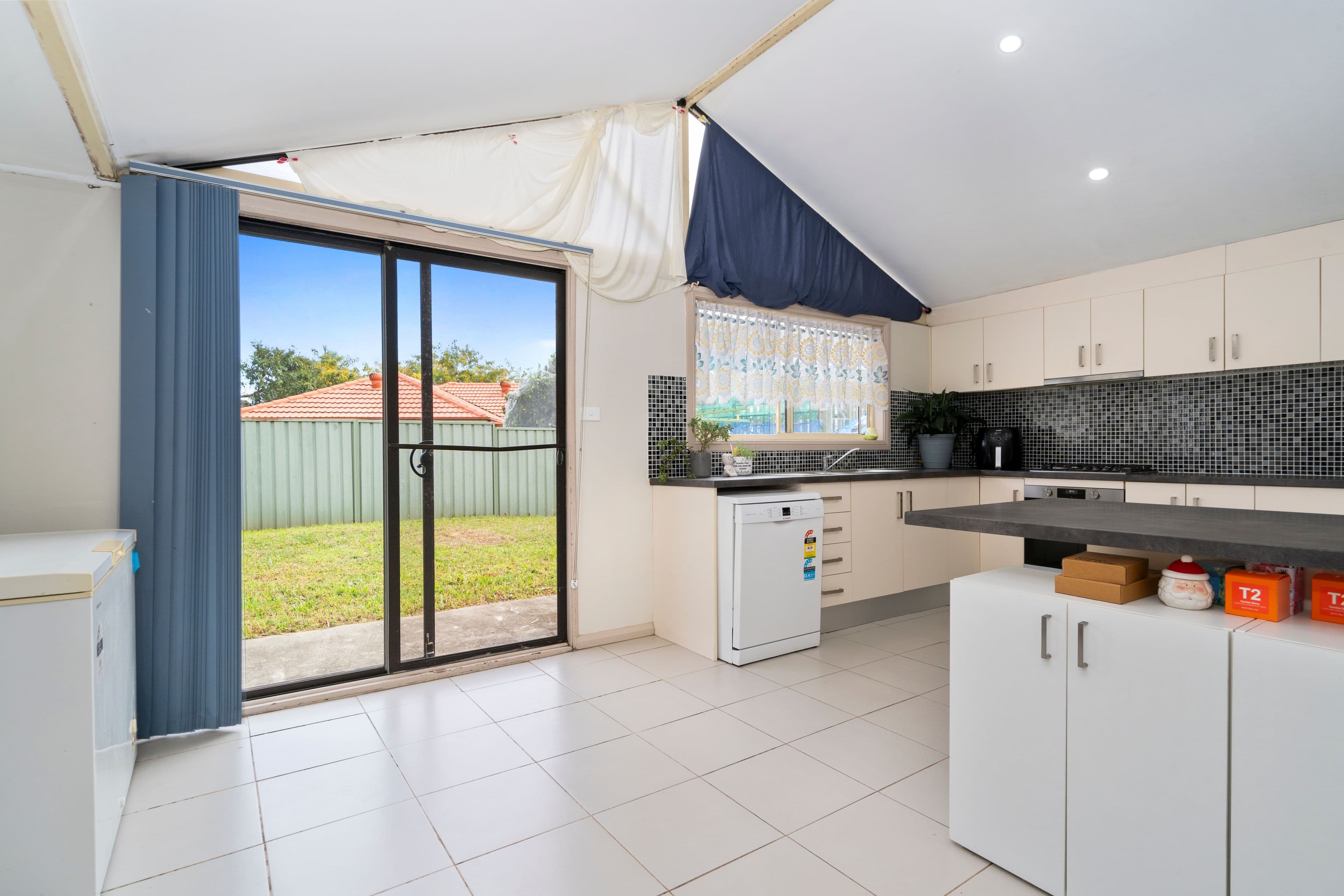 16 Cyclamen Place, Macquarie Fields NSW 2564, Macquarie Fields - Thumbnail 6