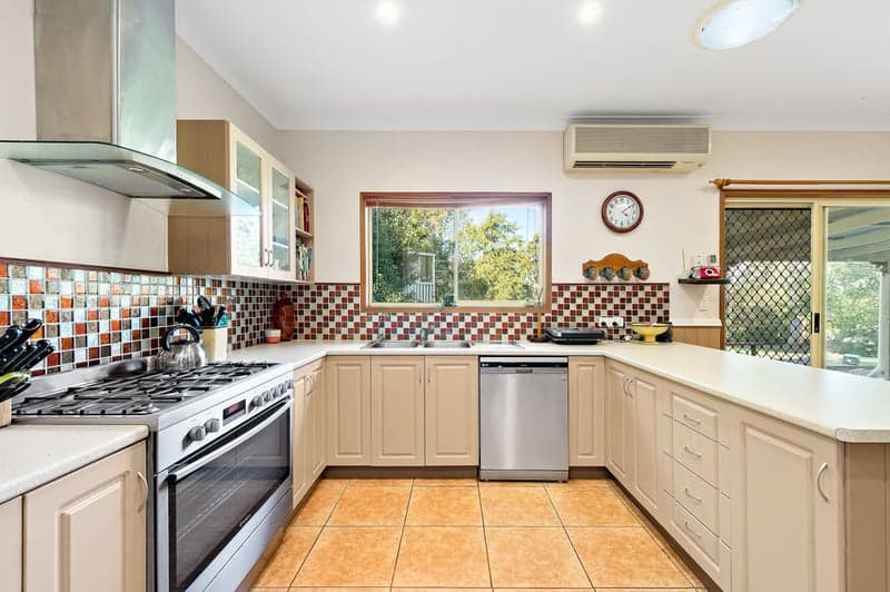 12 Chablis Court, Morayfield - Thumbnail 2