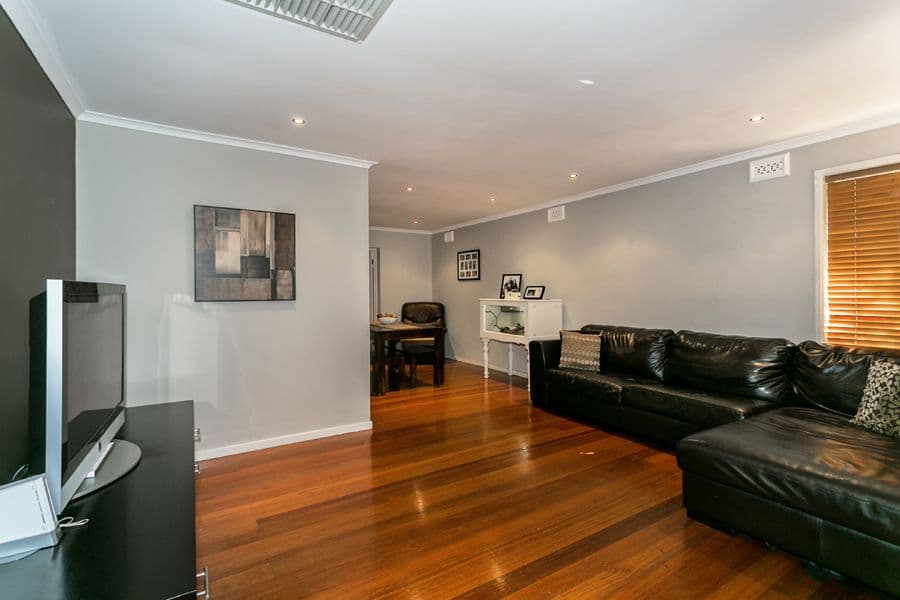 11 Kerrison Avenue, ST ALBANS VIC 3021, St Albans - Thumbnail 3