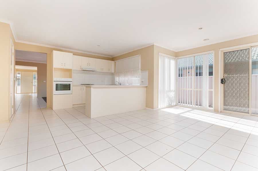 52 Woodlea Crescent, CRAIGIEBURN VIC 3064, Craigieburn - Thumbnail 3