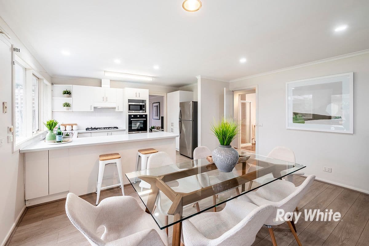 72 Lesdon Avenue, Cranbourne VIC 3977, Cranbourne - Thumbnail 2