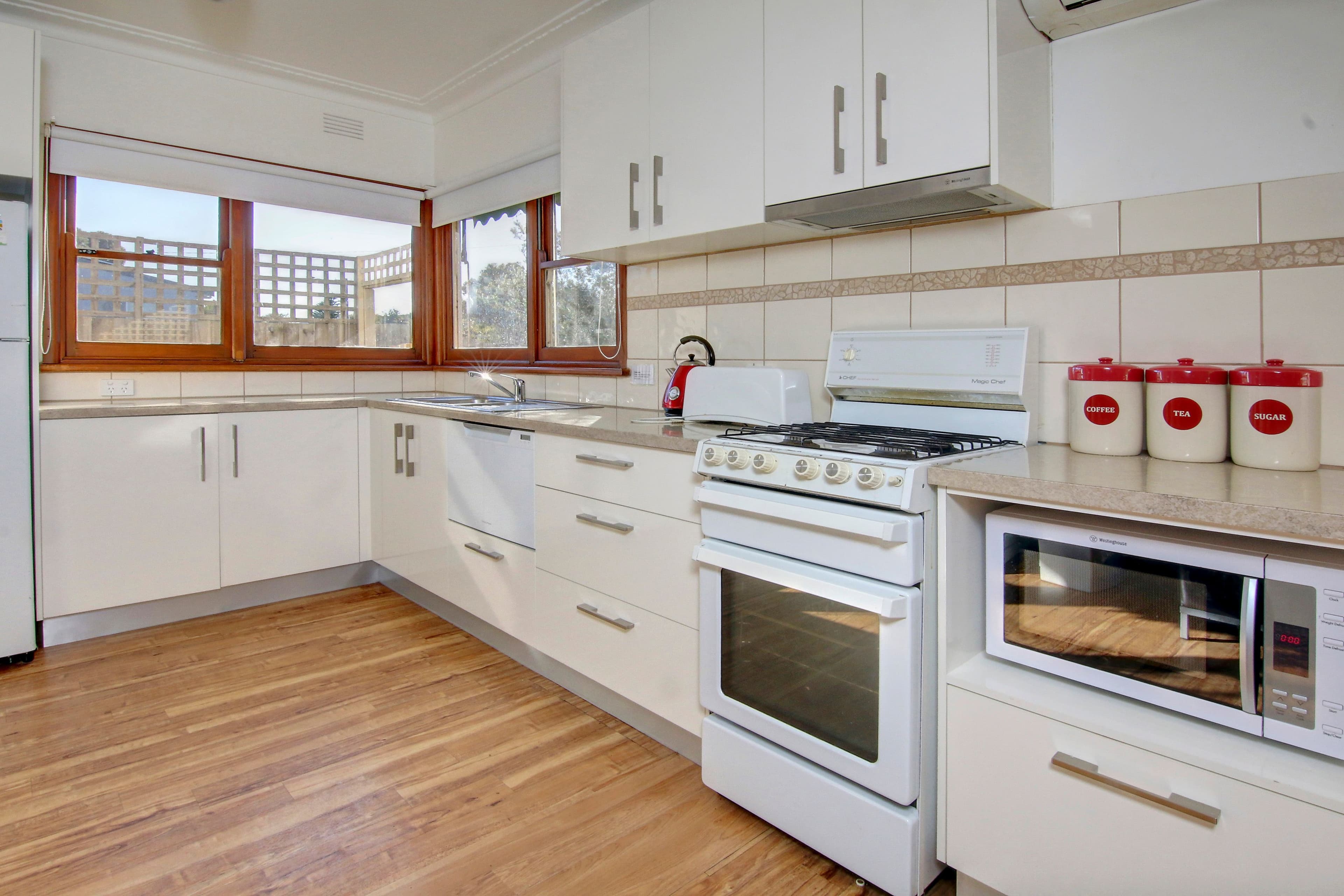 70 Ninth Avenue, Rosebud VIC 3939, Rosebud - Thumbnail 2