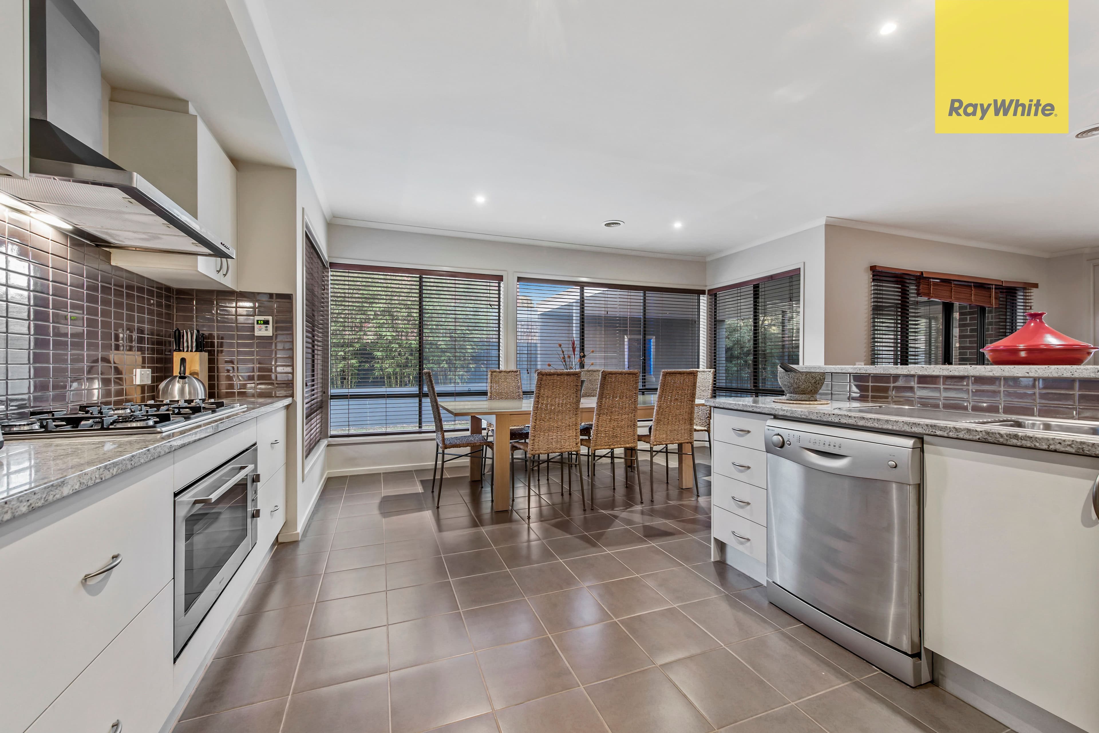 5 Vaucluse Boulevard, Taylors Hill VIC 3037, Taylors Hill - Thumbnail 4