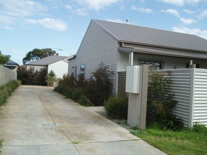 8  Westmoreland Street, ST ALBANS PARK VIC 3219, St Albans Park - Thumbnail 2