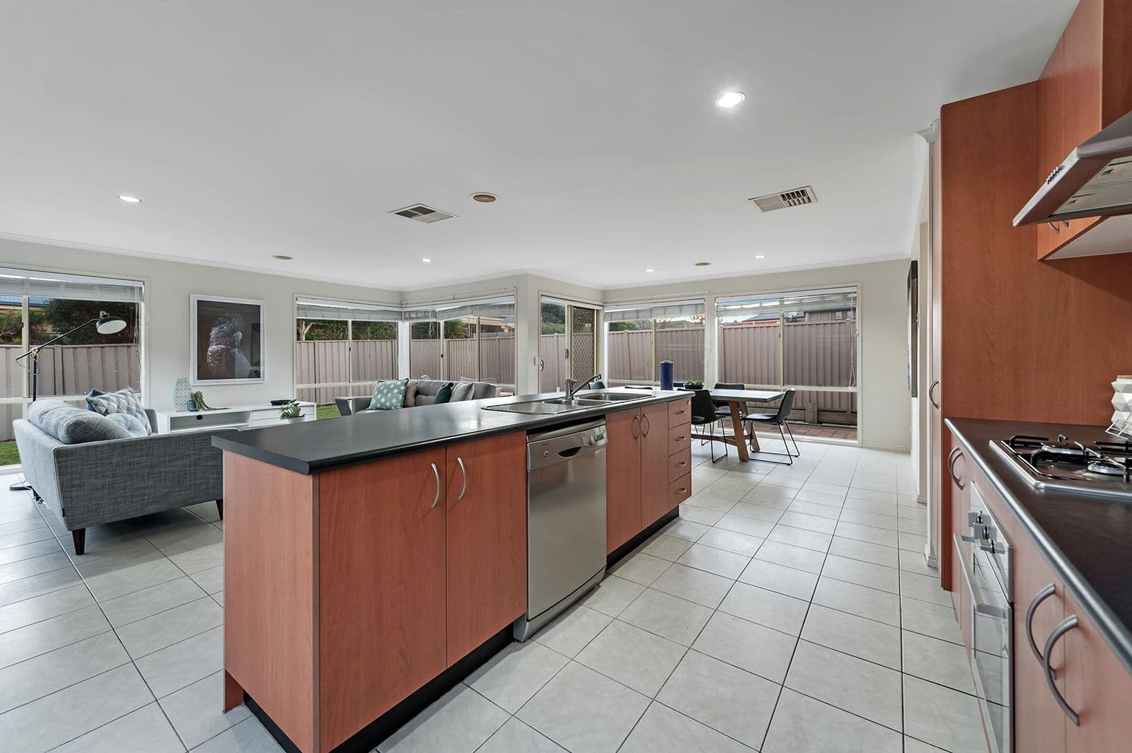 9 Creighton Way, Craigieburn VIC 3064, Craigieburn - Thumbnail 7