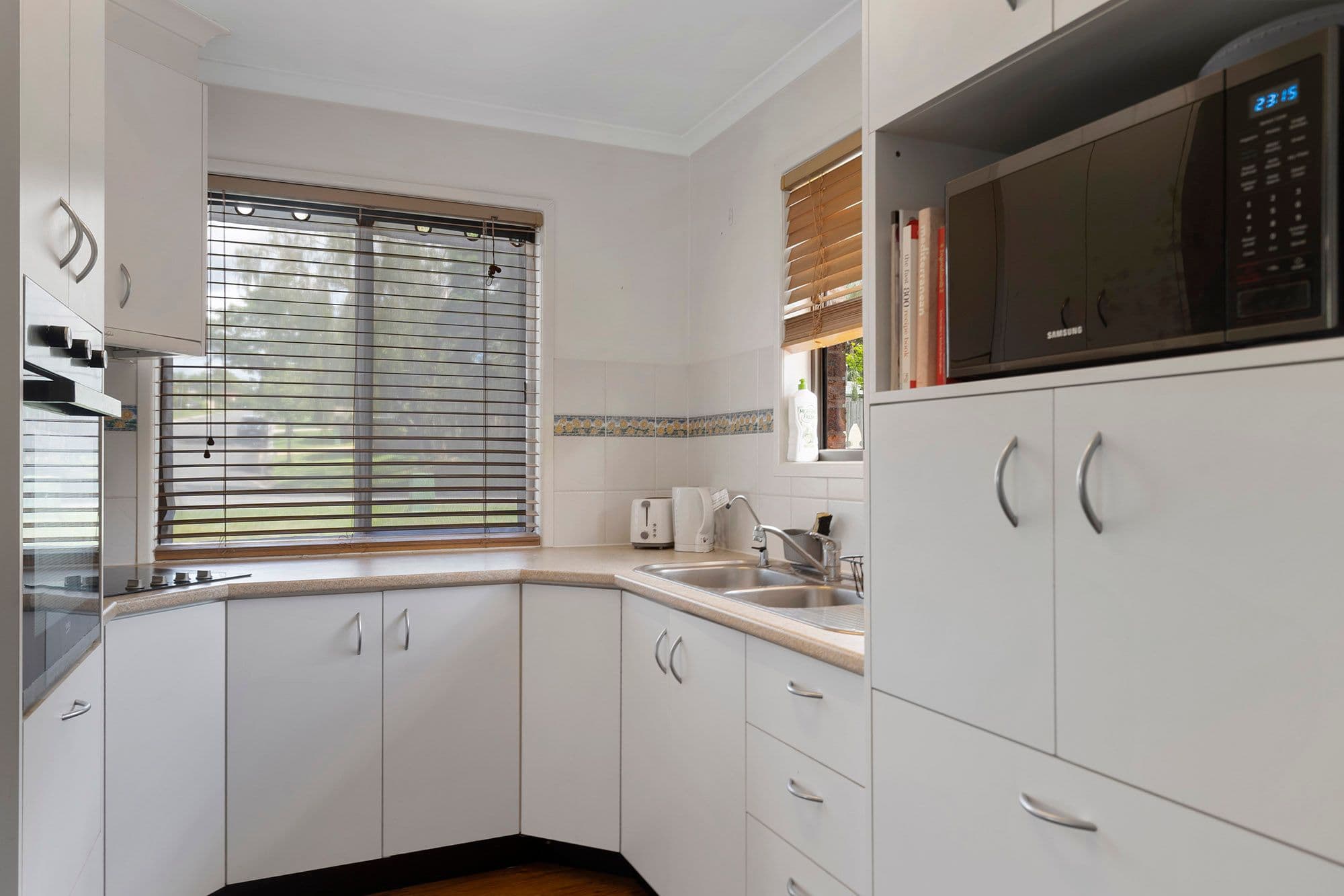 7 Nardie Street, Eight Mile Plains QLD 4113, Eight Mile Plains - Thumbnail 3