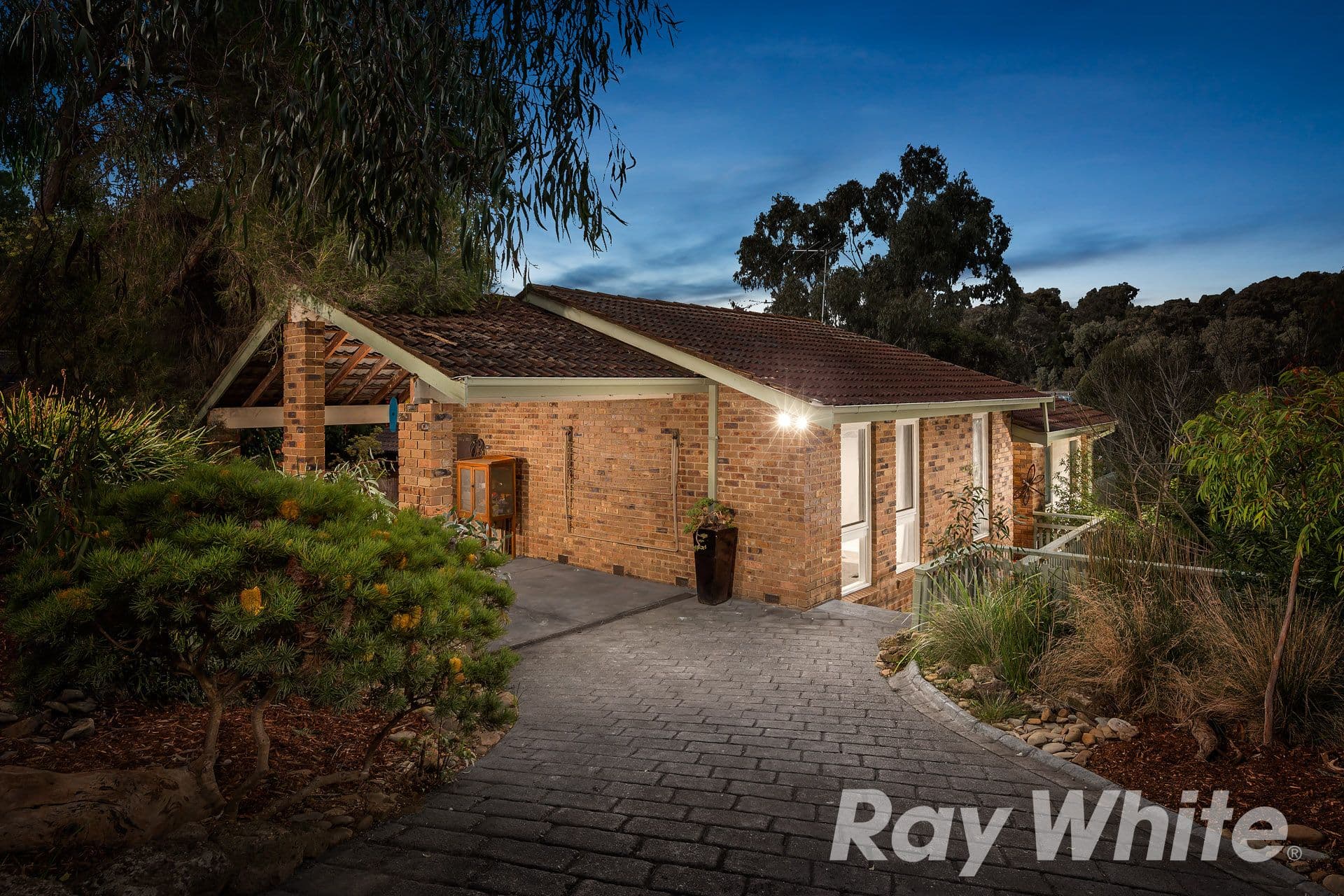 18 Kalmaine Court, Diamond Creek VIC 3089, Diamond Creek - Thumbnail 2