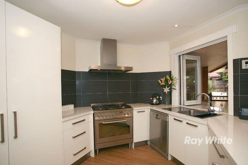 62 Hamilton Drive, CRANBOURNE NORTH VIC 3977, Cranbourne North - Thumbnail 2